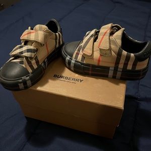 Mini Markham kc Burberry toddler shoes size 24